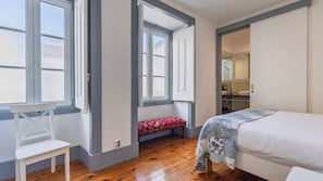 2 bedrooms, iron/ironing board, free WiFi, bed sheets - Classic & Super Central Apartment by LovelyStay (Encarnação)