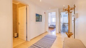2 chambres, fer et planche à repasser, lit parapluie, Wi-Fi gratuit