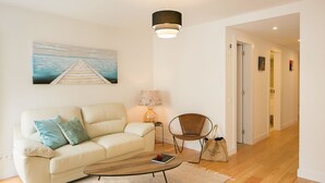 Living area - Designer Apartment w/ Pool by LovelyStay (Lisboa)