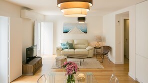 TV - Designer Apartment w/ Pool by LovelyStay (Lisboa)