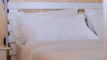 Doppia Standard, vista lago | Una scrivania, postazione laptop, insonorizzazione, Wi-Fi gratuito