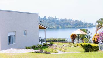 Habitación estándar doble, vistas al lago | Zona de estar