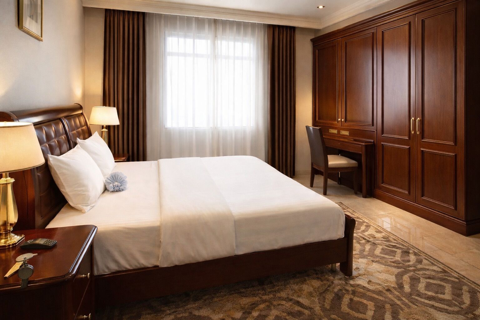 Deluxe kamer | Individueel gedecoreerd, individueel gemeubileerd, een bureau