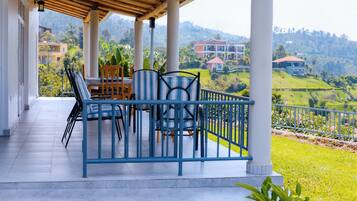 Standard-Doppelzimmer, Seeblick | Terrasse/Patio