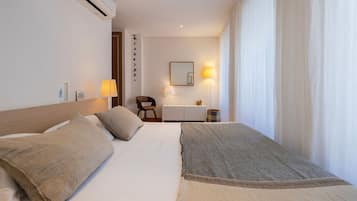 1 habitación, tabla de planchar con plancha y cuna de viaje