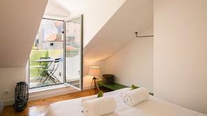 3 bedrooms, iron/ironing board, travel cot, free WiFi - Central Rooftop Apartment by LovelyStay (Lisbon)