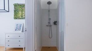 Hair dryer, towels - 1BDR Apartment w/ Garden View by LovelyStay (Lisboa)