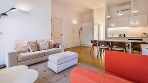 TV - Quiet & Cool Apartment w/ Garden by LovelyStay (Lisboa)