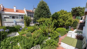 Property grounds - Quiet & Cool Apartment w/ Garden by LovelyStay (Lisboa)