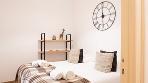 4 bedrooms, iron/ironing board, free WiFi, bed sheets - Central Apartment w/ Terrace by LovelyStay (Lisboa)