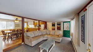 Smart-TV, Videospiele, DVD-Player, Tischfußball