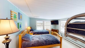 3 bedrooms, travel crib, free WiFi, bed sheets