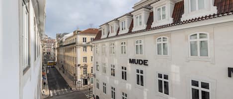 Step outside into the heart of Baixa, with Lisbon’s elegant architecture, iconic streets and MUDE Design Museum right on your doorstep. #BaixaLisbon #LisbonArchitecture #MUDE #DowntownLisbon #portugal #pt #lisbon