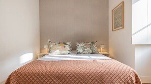 1 bedroom, iron/ironing board, free WiFi, bed sheets - Downtown Sleek Apartment by LovelyStay (Lisboa)