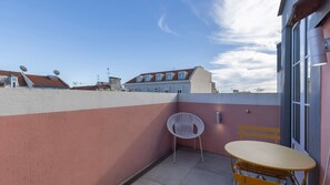 Outdoor dining - Cosy Apartment in Bairro Alto by LovelyStay (Encarnação)