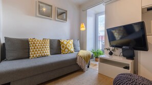 TV - Cozy 1BDR Apartment by LovelyStay (Lisbon)