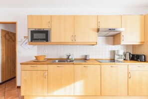 Private kitchen - Bright Chalet with mountain view terrace - panoramic first floor (La Salle-les-Alpes)