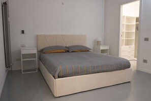 Internet, bed sheets - Just minutes away from San Siro and San Carlo Hospital. (Milano)