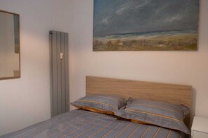 Internet, bed sheets - Just minutes away from San Siro and San Carlo Hospital. (Milano)