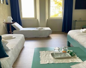 Quarto casal, vista para a colina | Frigobar, Wi-Fi de cortesia