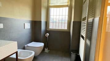 Doppelzimmer, Balkon, Bergblick | Badezimmer