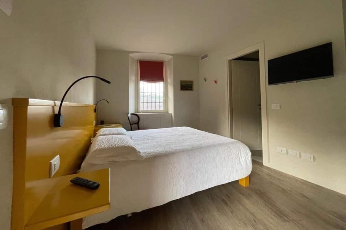 Double Room, Garden View | Minibar, free WiFi