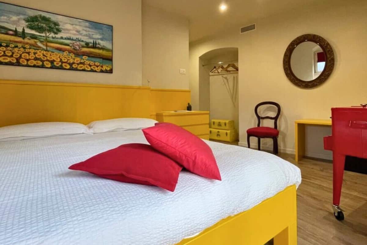 Double Room, Garden View | Minibar, free WiFi