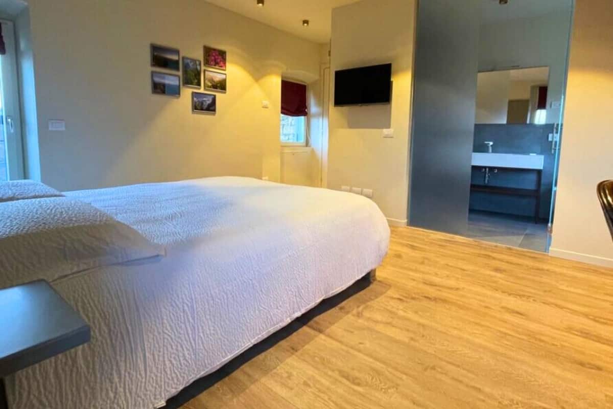 Double Room, Balcony, Mountain View | Minibar, free WiFi