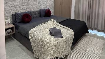 1 bedroom, desk, free WiFi, bed sheets