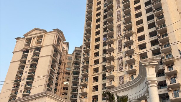 A high-rise building with multiple balconies and a classical architectural style. - A cozy and comfortable  1bhk apartment in Noida near Business Park and Mall (Noida)