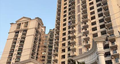A cozy and comfortable 1bhk apartment in Noida near Business Park and Mall