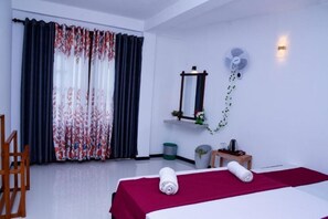 1 habitación, tabla de planchar con plancha, wifi y ropa de cama 