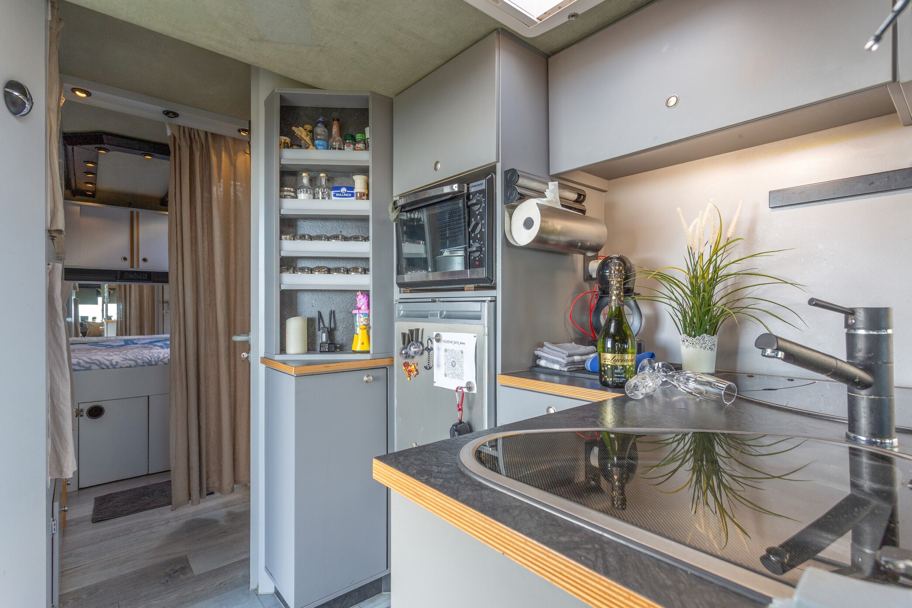 Kühlschrank, Ofen, Herdplatte, Geschirrspüler