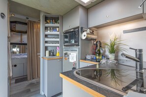 Frigorífic, forn, placa de cuina i rentaplats 