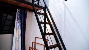 Interior - Ella Mountain Breeze Villa: King Suite with Balcony (Ella)
