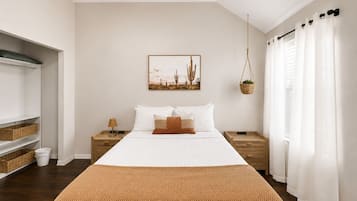4 bedrooms, desk, iron/ironing board, free WiFi