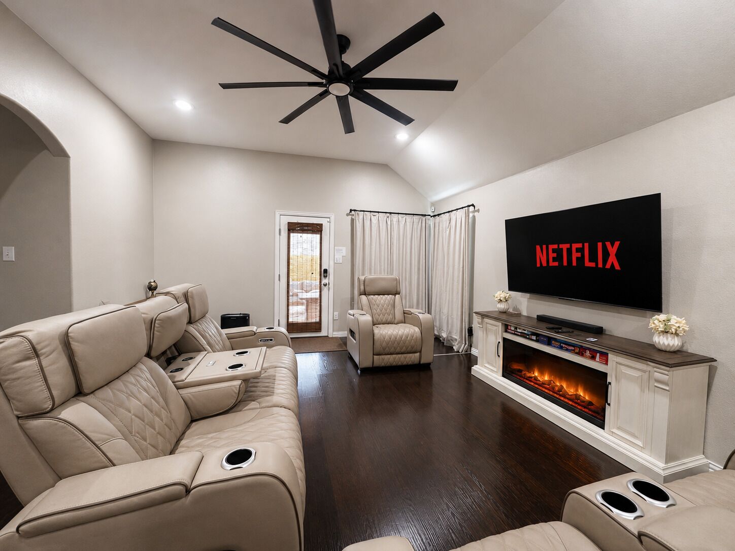 Smart TV, fireplace, books, stereo