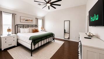 4 bedrooms, desk, iron/ironing board, free WiFi