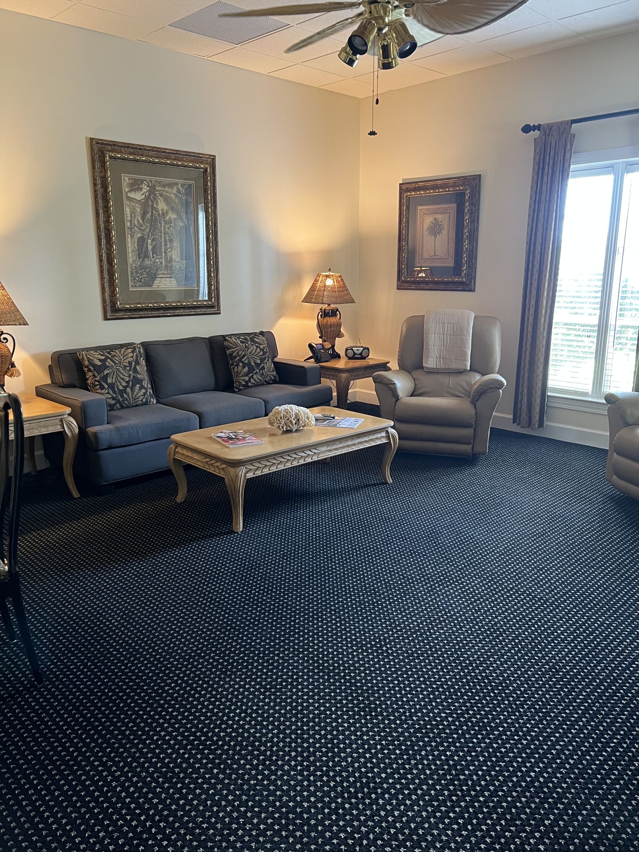 Villa Ville, salle de bains attenante, vue golf | Bar lounge