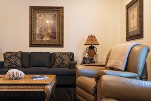 Living area - The Villas at McCollough (Gulf Shores)