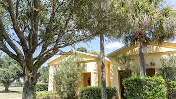 City Villa, Ensuite, Golf View | Exterior