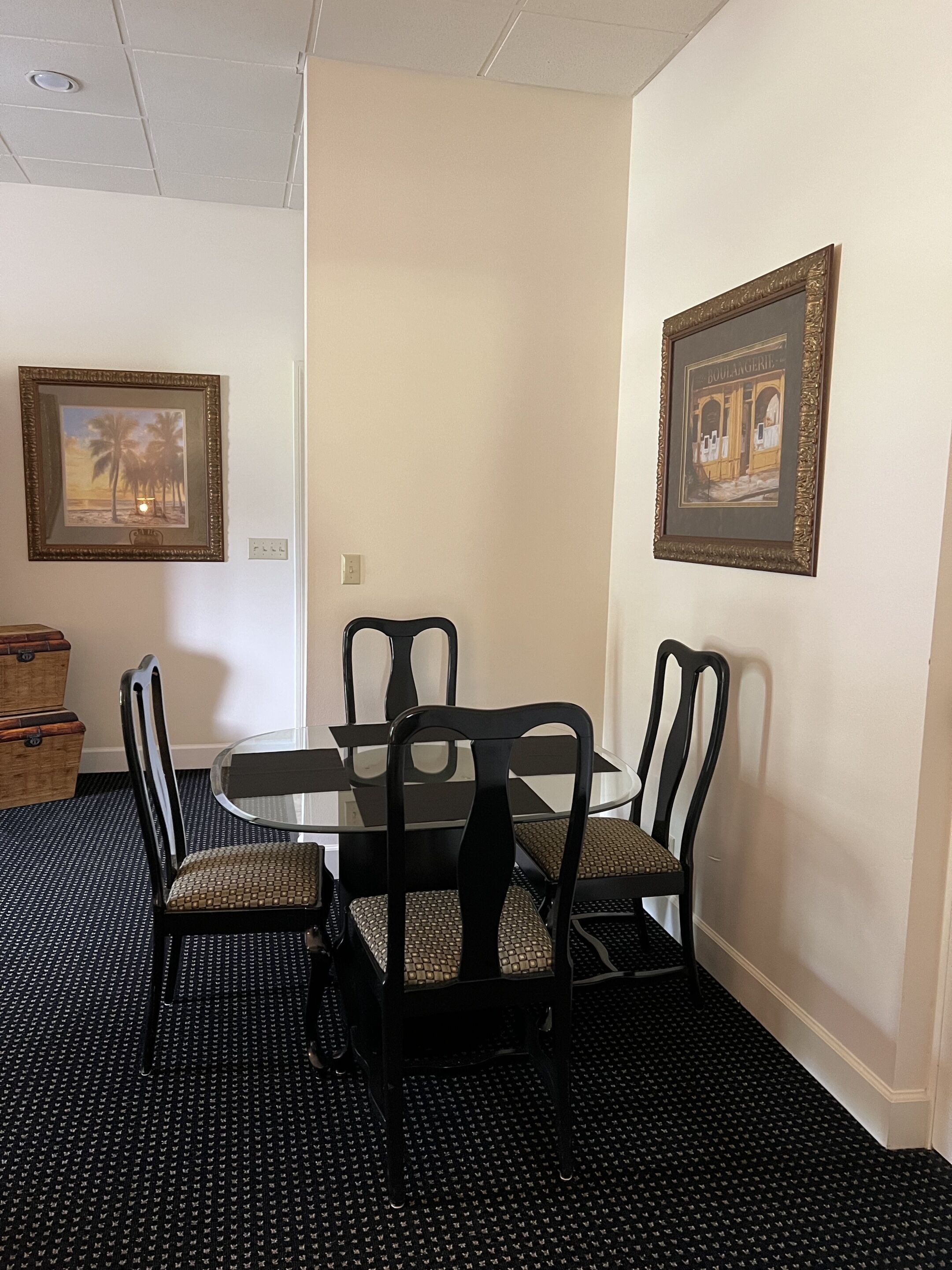 City Villa, Ensuite, Golf View | Dining