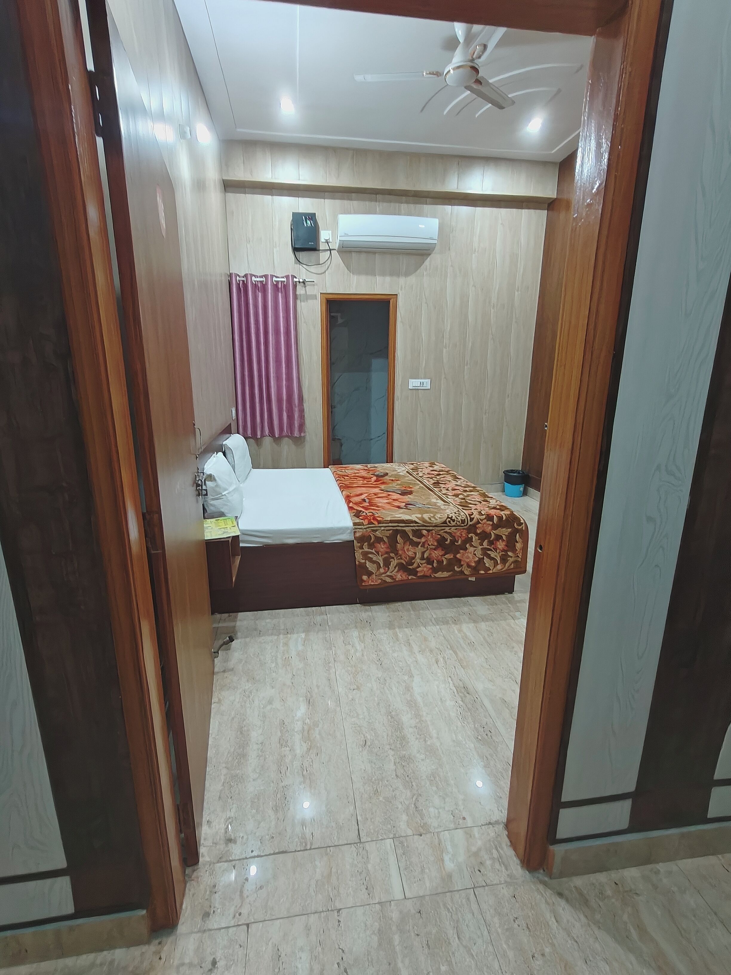 14 bedrooms, iron/ironing board, free WiFi, bed sheets