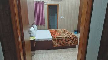 14 bedrooms, iron/ironing board, free WiFi, bed sheets