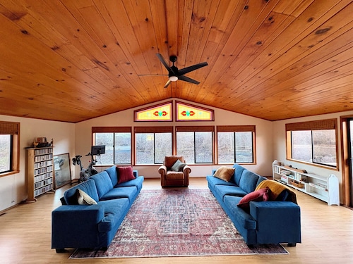 The River House a Spacious Retreat in serene White Bird