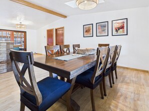 Dining - Spacious River View Retreat in serene White Bird (White Bird)