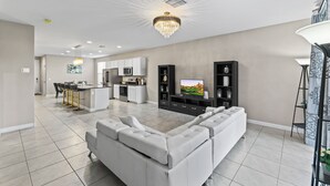 Smart TV - Cozy Phoenix Home 4 Bedrooms Family friendly & Fast Wi-Fi (Phoenix)