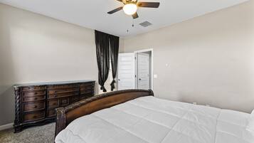 4 habitaciones, escritorio, tabla de planchar con plancha y wifi gratis