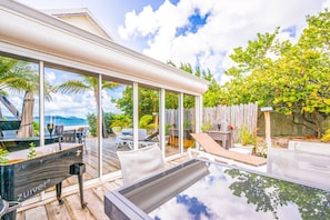Outdoor dining - Cottage Beach House NBBC 1 – Beachfront Escape, Just Steps from the Sea (Baie Nettlé)