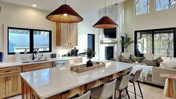 House (5 Bedrooms) | Property amenity